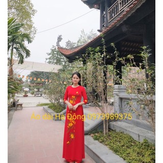 Áo dài đỏ thêu hoa cổ tròn