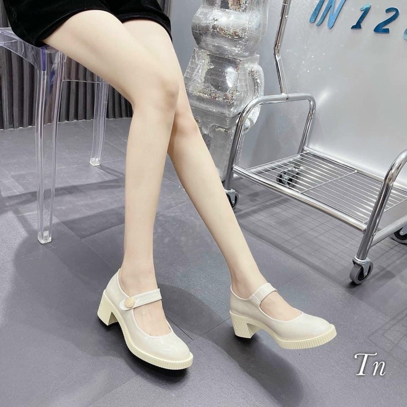 Giày búp bê mũi tròn da bóng gót vuông quai ngang dán
