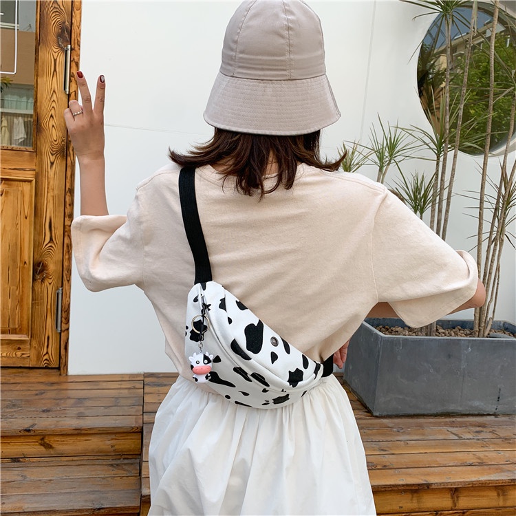 Túi Đeo Chéo Vải Bố Màu Bò Sữa Phiên Bản Hàn Quốc Có Móc Khóa Tinh Tế Thời Trang