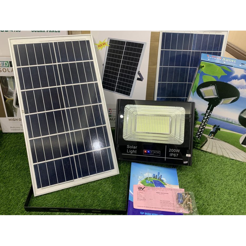 Đèn pha năng lượng mặt trời 100w  225 led, hàng cao cấp 4 cục Pin, bảo hành 3 năm