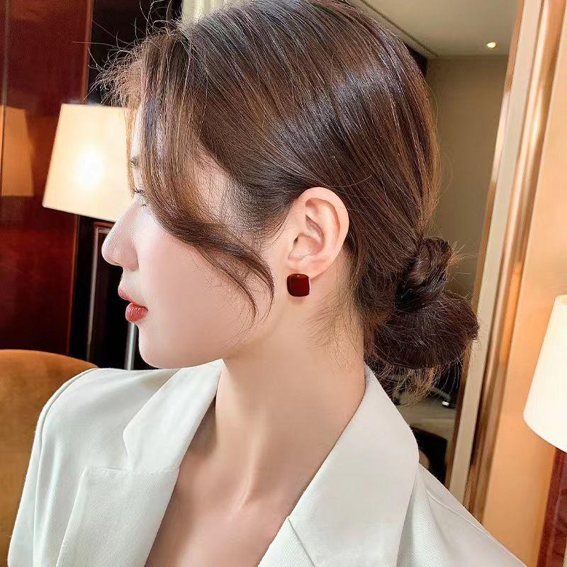 Bông tai hình vuông đỏ đô cô nàng công nương nước Pháp BT300