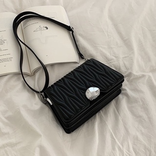 Túi xách nữ, thiết kế dây đeo sang trọng , có dây đeo chéo.