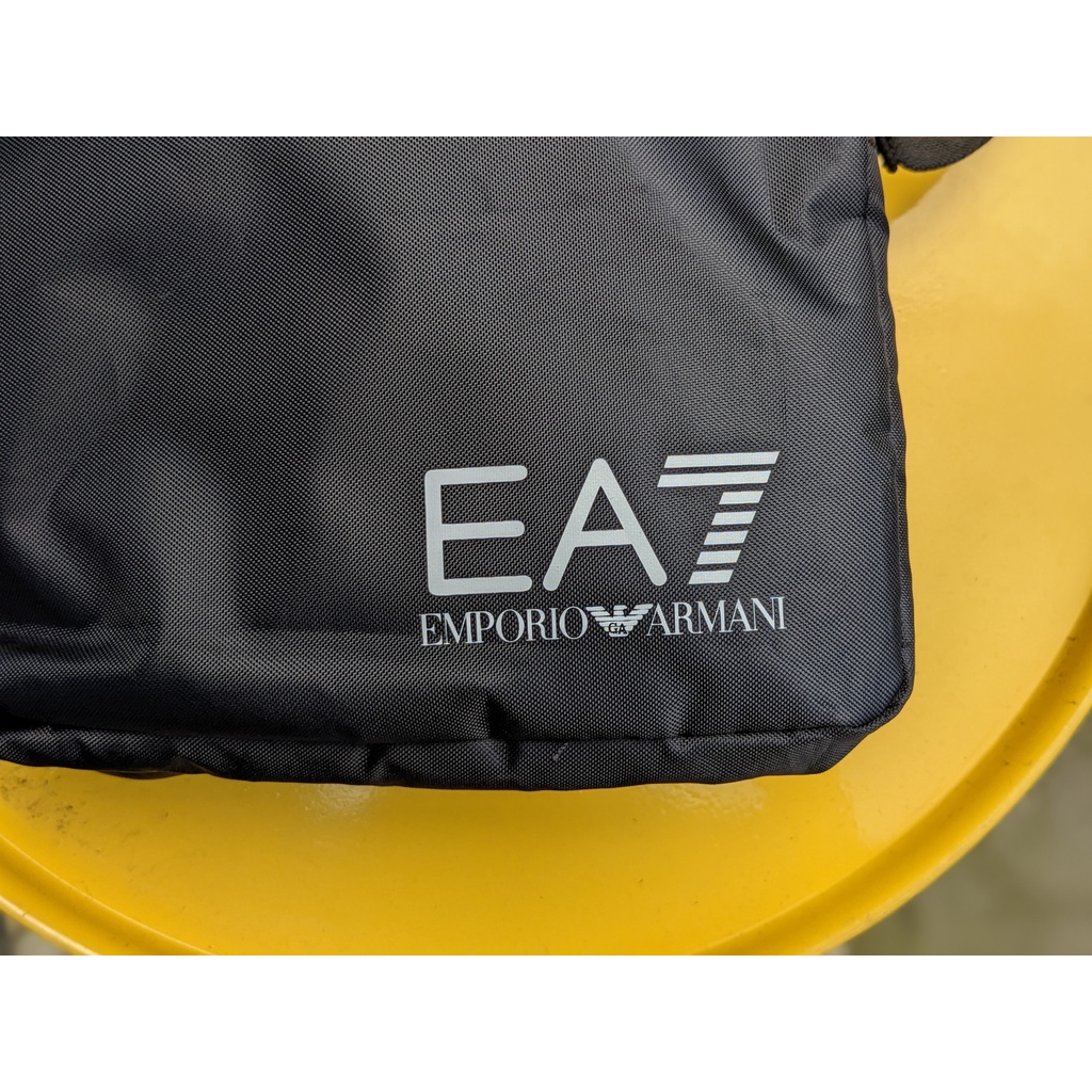 Túi đeo chống nước chính hãng EA7 Emporio Armani thương hiệu Italia