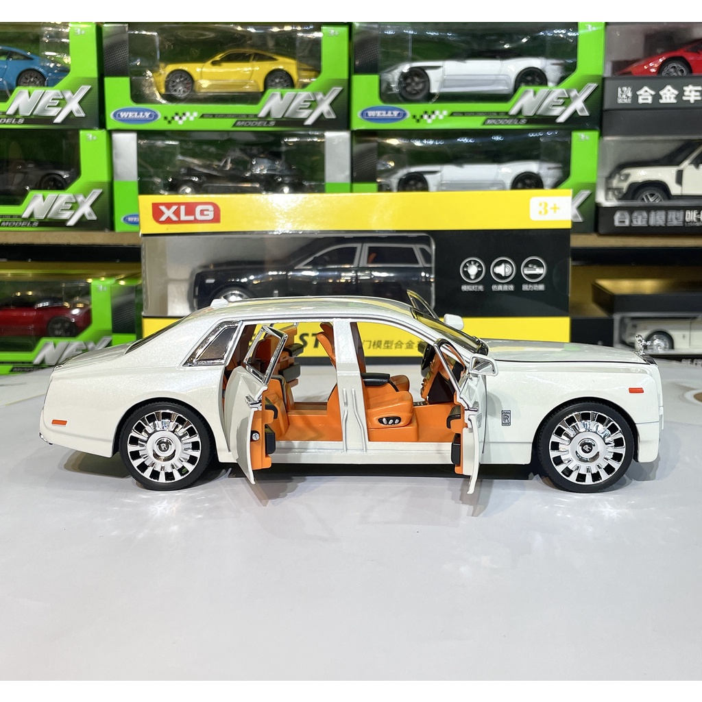 Mô hình xe bằng kim loại Rolls-Royce Phantom 8 tỉ lệ 1:20 hãng XLG 3 màu