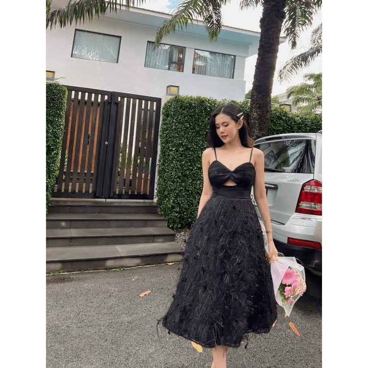 CHIẾC ĐẦM ĐẬM CHẤT CHANH SẢ | ĐẦM LÔNG VŨ HAI DÂY NGỰC KIỂU DÁNG DÀI XÒE MẶC ĐI TIỆC UP SHOP HHP