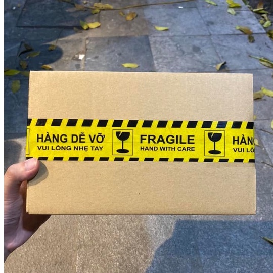 Băng dính in chữ logo HÀNG DỄ VỠ đóng hàng cảnh báo vận chuyển