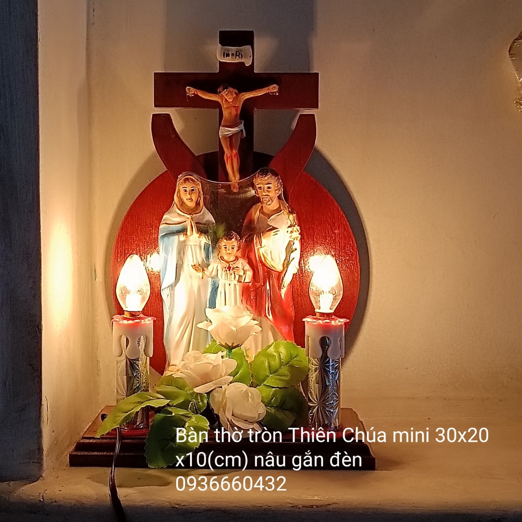 Bộ bàn thờ công giáo tròn mini gắn tượng Gia đình Thánh Gia 17cm – quà tặng công giáo để bàn hoặc tủ, treo tường