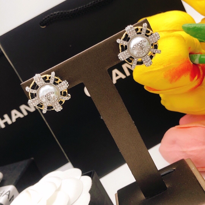 Bông tai nữ thiết kế độc đáo khảm đá logo Channel CN cao cấp