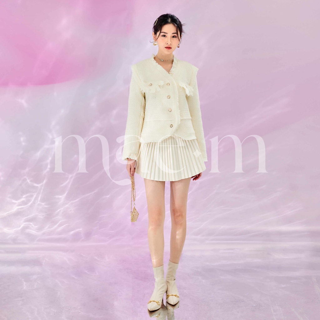 Áo dạ Tweed kem, kết hợp cùng chân váy xếp ly kem sang chảnh MAE MOT