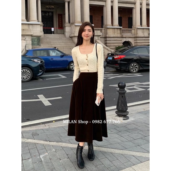 Chân váy nhung dài dáng xoè có 2 túi sườn sang chảnh