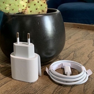 Sạc nhanh 20W chân tròn  cam kết sạc nhanh- bảo hành 12 tháng