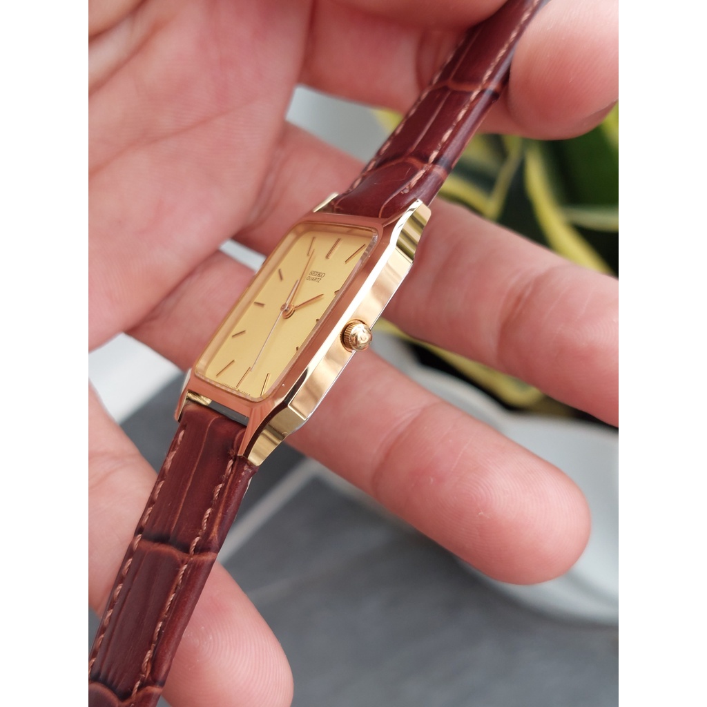Đồng hồ nam Seiko mặt tank vàng chạy pin hàng Si