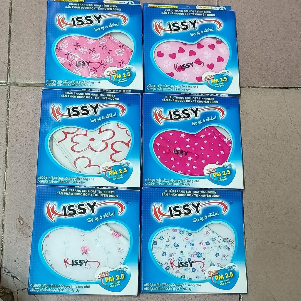 Khẩu trang sợi hoạt tính Kissy 3 lớp hỗ trợ ngăn bụi và vi khuẩn SIZE M (NỮ) GIAO MÀU NGẪU NHIÊN