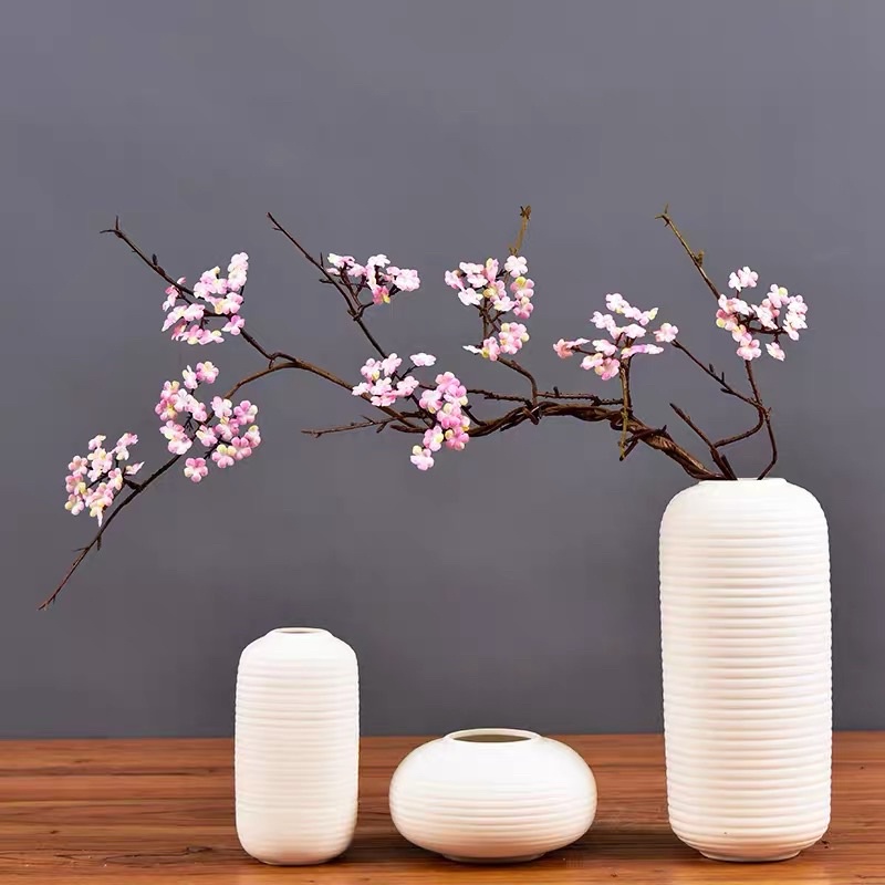 Cành tuyết mai thân liễu cắm bình phong cách Nhật Bản