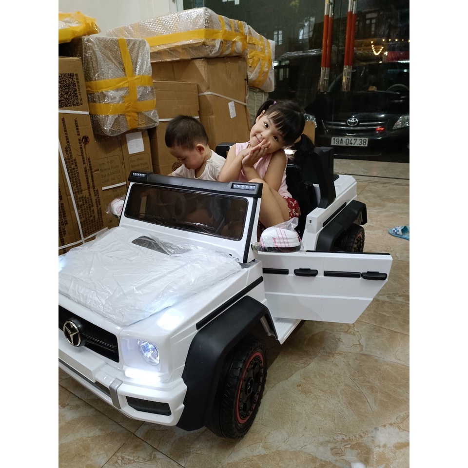 Xe ô tô  điện cho bé Mercedes G63 AMG-WF189 2 chân ga ghế to rộng có điều khiển từ xa