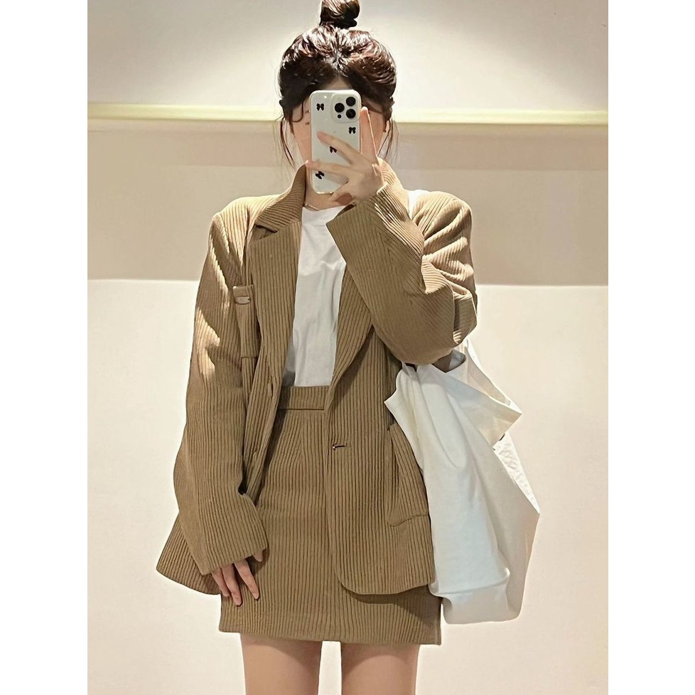 Set Áo Khoác Và Chân Váy Thiết Kế Mới Cao Cấp Thời Trang Mùa Thu Đông Dành Cho Nữ