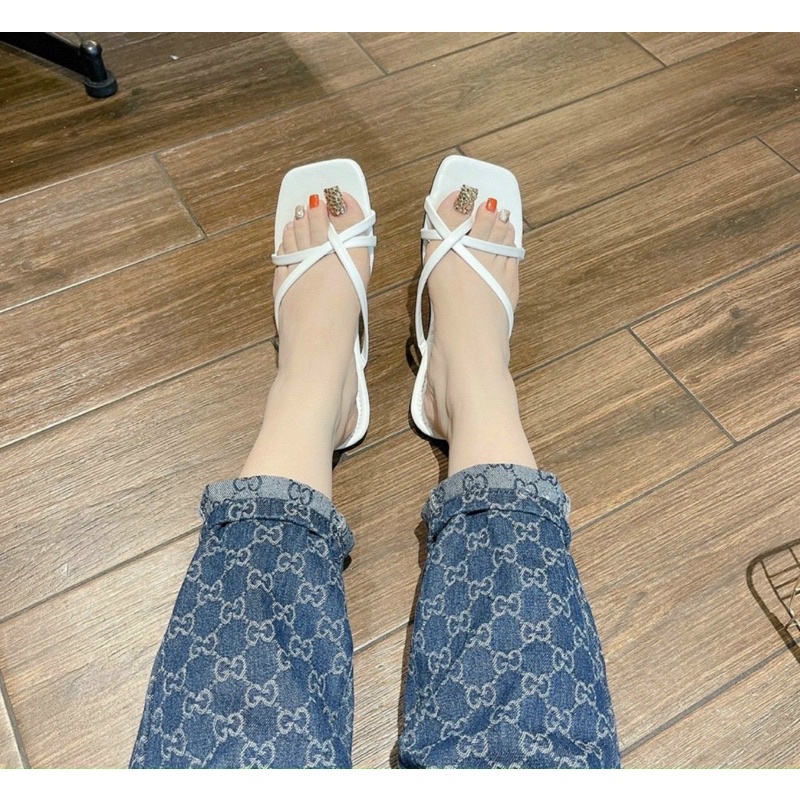 Dép lê nữ xỏ ngón quai dây chéo da bóng mũi vuông đế chống trơn trượt