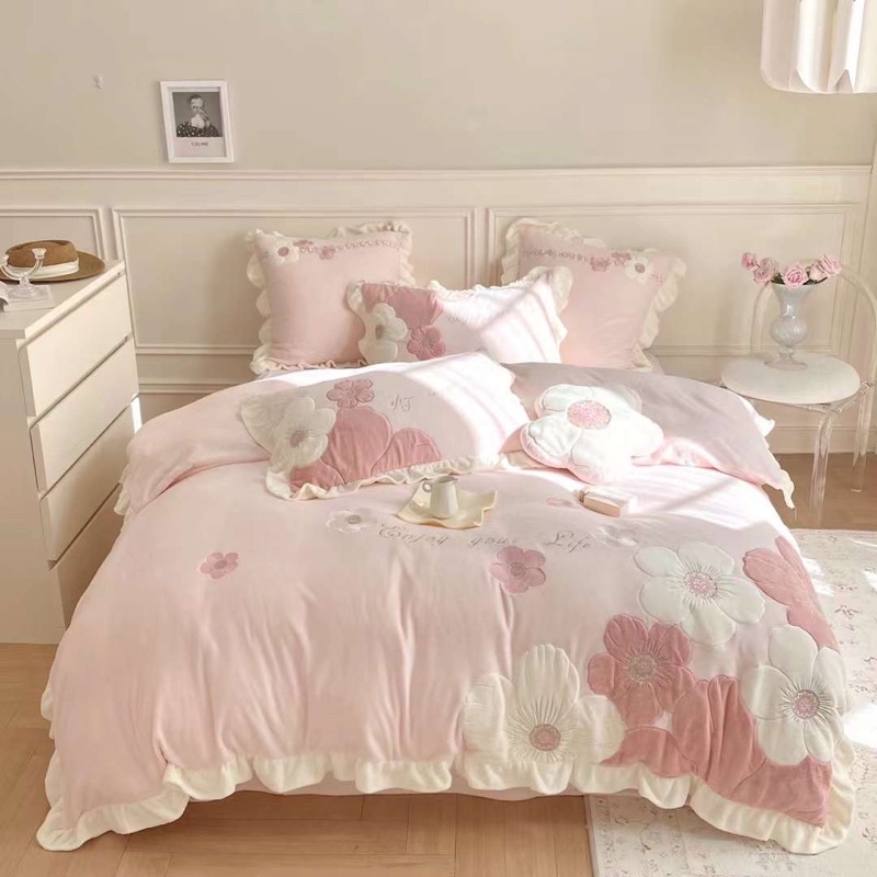 Bộ Chăn Ga Gối Nỉ Nhung Thêu Hoa Dịu Dàng Như Gió Mùa Thu