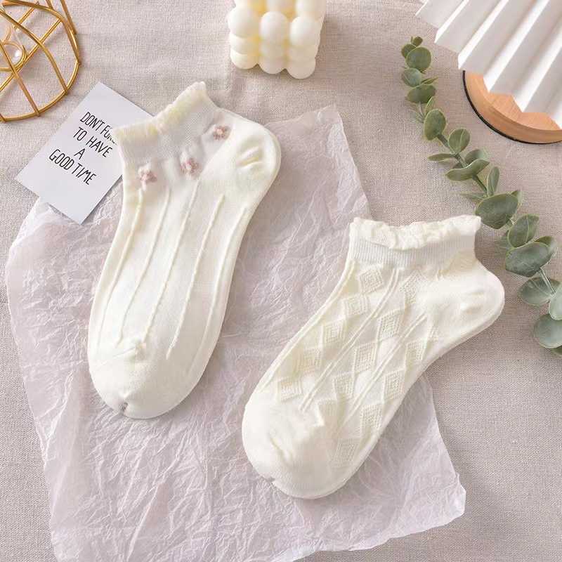 Set 5 Đôi Vớ Ngắn Mềm Mại Họa Tiết Hoa Dễ Thương Thoải Mái Cho Nữ