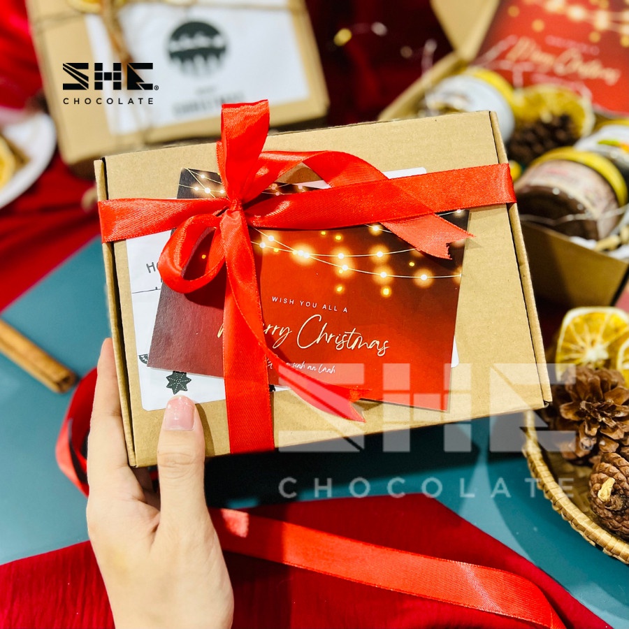 Quà tặng Giáng sinh, Noel - SHE Chocolate. Socola, nơ đỏ, thiệp Giáng sinh. Quà tặng đặc biệt