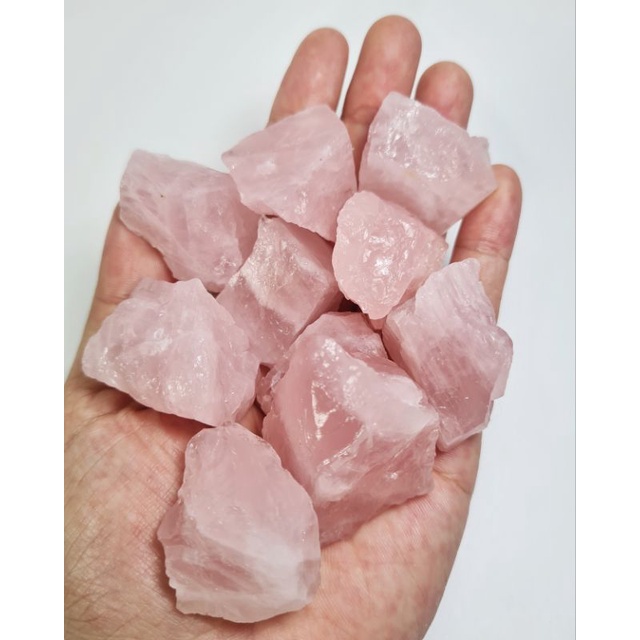 Rose quartz Madagascar thô tự nhiên có 2 màu sắc lựa chọn reiki healing, bói bài Tarot, hỗ trợ thu hút tính duyên