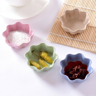 đĩa lúa mạch đựng nước chấm gia vị
