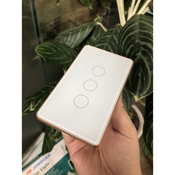 Công Tắc Wifi Viền Kim Loại Điều Khiển Qua App Tuya SHP-VKL-US