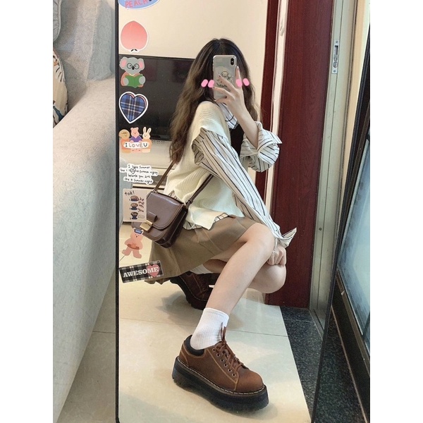 SET BA SP Áo gile xẻ tà kèm áo sơmi và chân váy tenis phong cách vintage màu be nâu