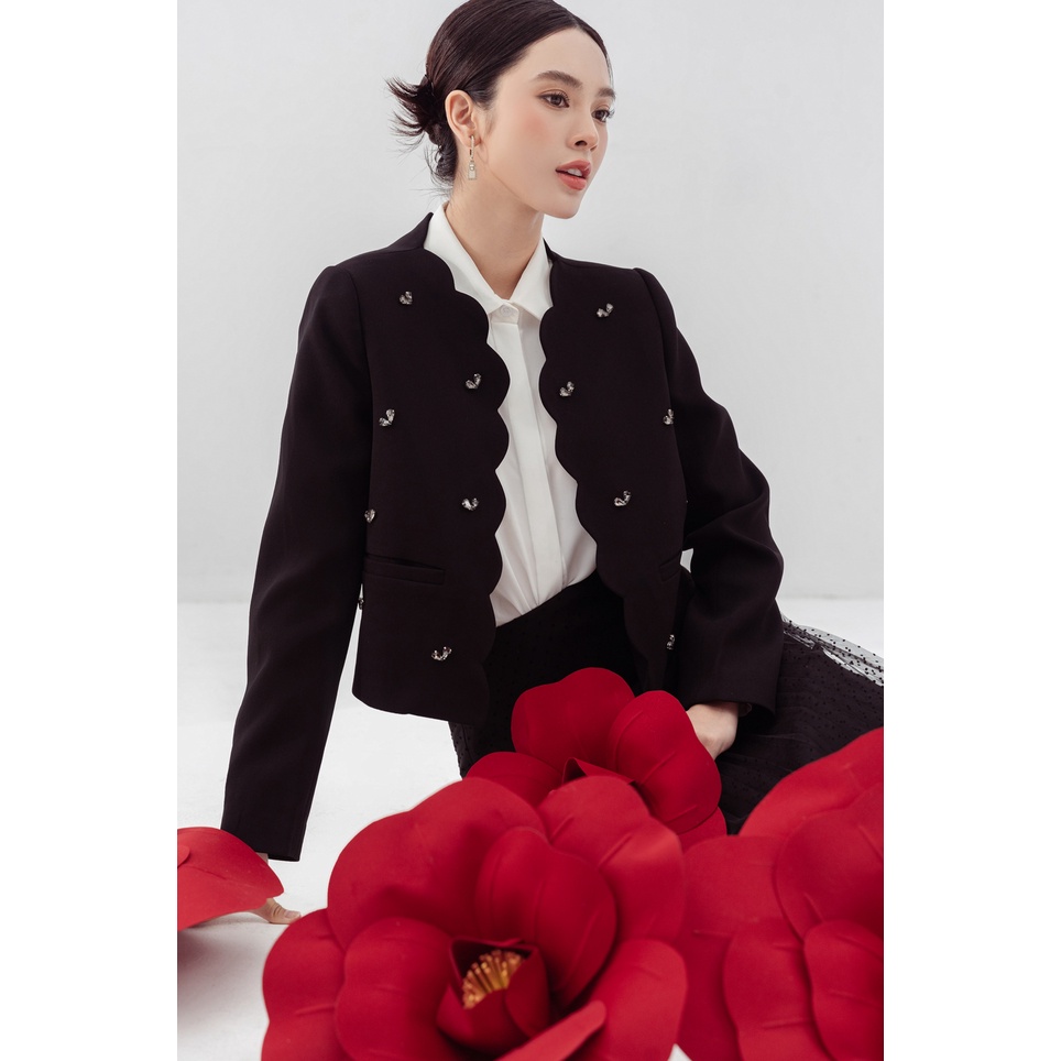 madebyChloé - Áo khoác viền tròn vỏ sò đính đá nổi JENNY JACKET | BigBuy360 - bigbuy360.vn