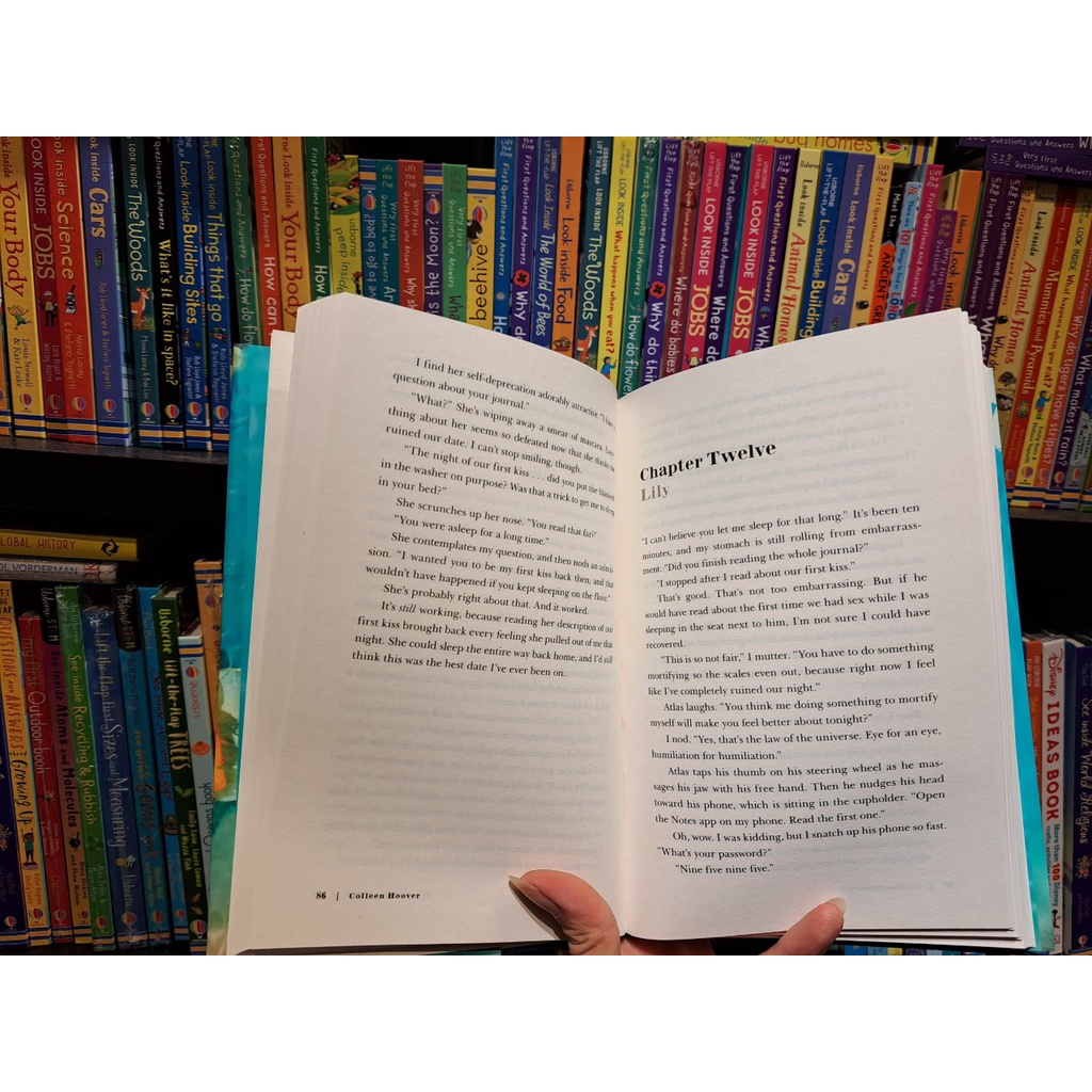 Sách - It Starts with Us