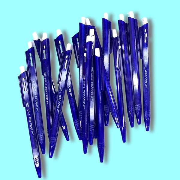 Bút bi xanh ngòi 0.7mm
