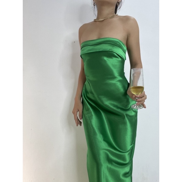 Đầm xếp li lưng đổ