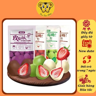 Kẹo socola bọc dâu tây sấy phủ bột matcha, cacao và chocolate trắng. Dâu tây sấy giòn nguyên quả gói 60 gram