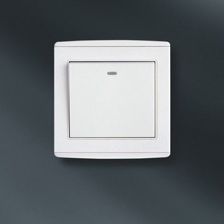 Công tắc ổ cắm vuông Uten V4 màu trắng mặt vuông chuẩn 86