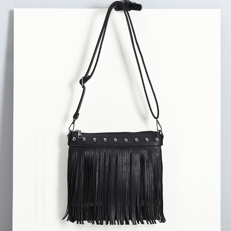 Túi Đeo Chéo Bằng Da Mềm Đính Đinh Tán Tua Rua Thời Trang Cho Nữ