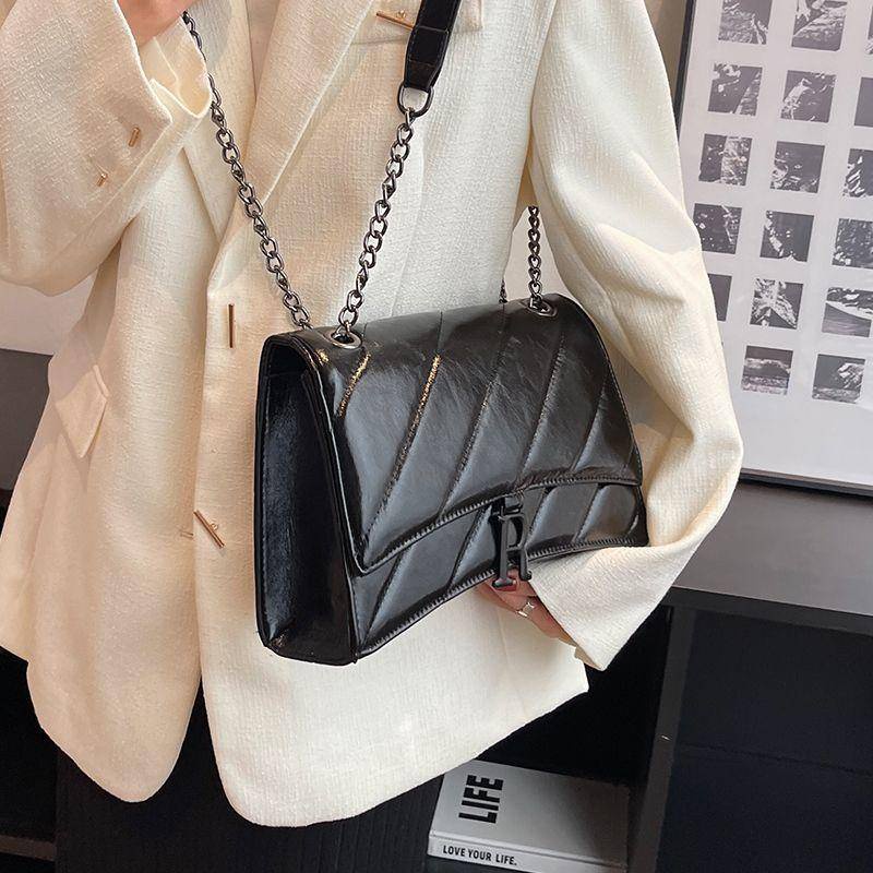Túi Xách Đeo Vai Phối Dây Xích Phong Cách Thời Trang Mới 2022 Dành Cho Nữ