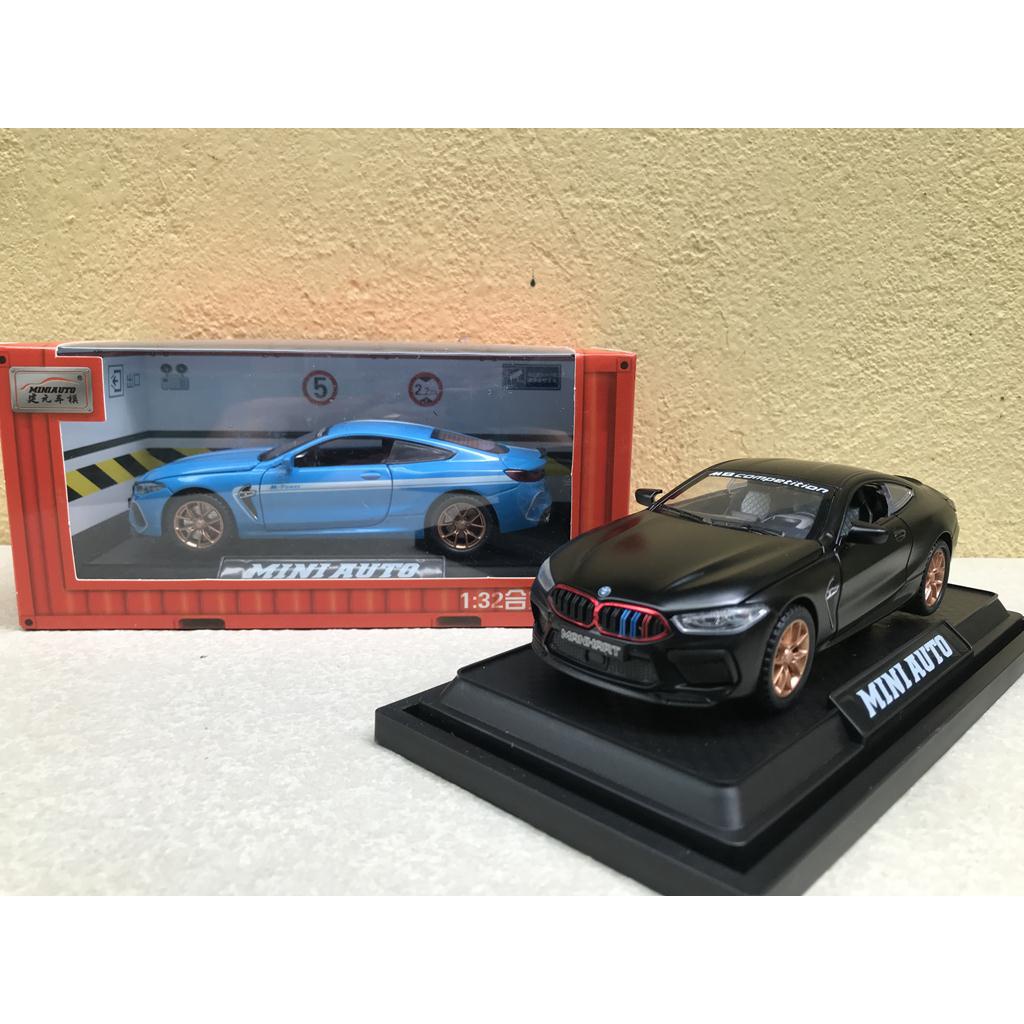 Mô hình xe ô tô BMW M8 2022 - 1:32
