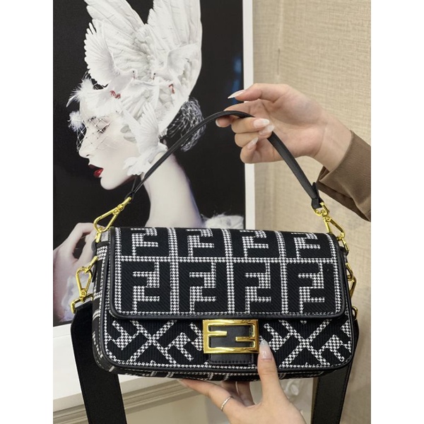 Túi Fen.di họa tiết