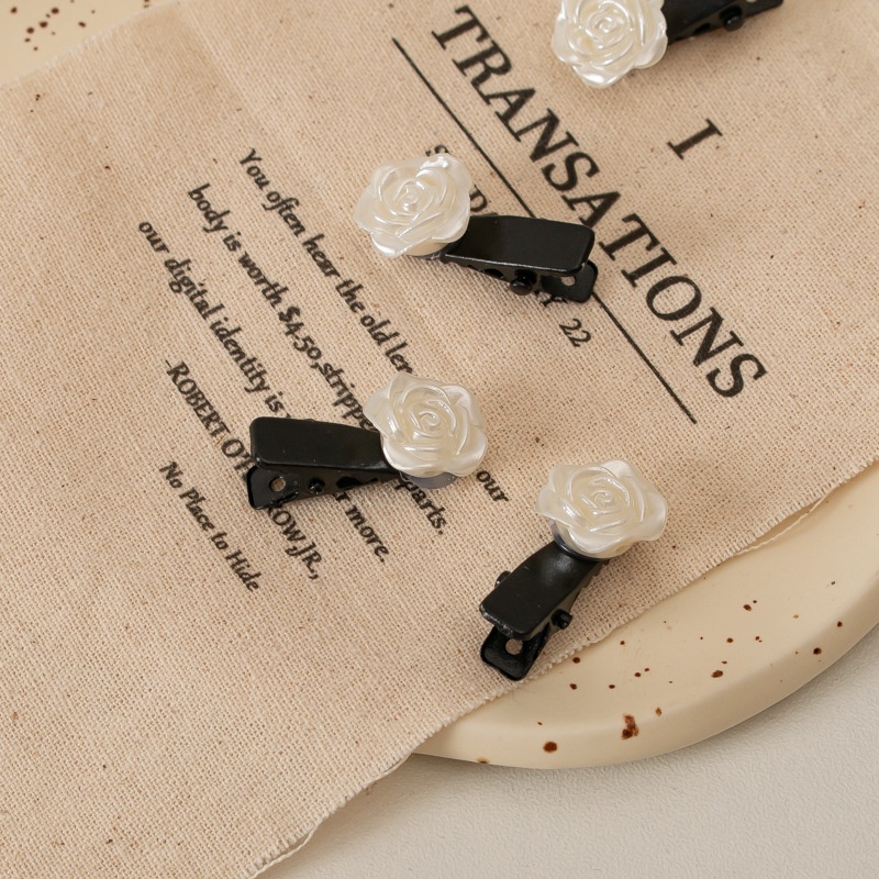 Kẹp tóc mái, kẹp mỏ vịt hình bông hoa trắng (khá nhỏ)