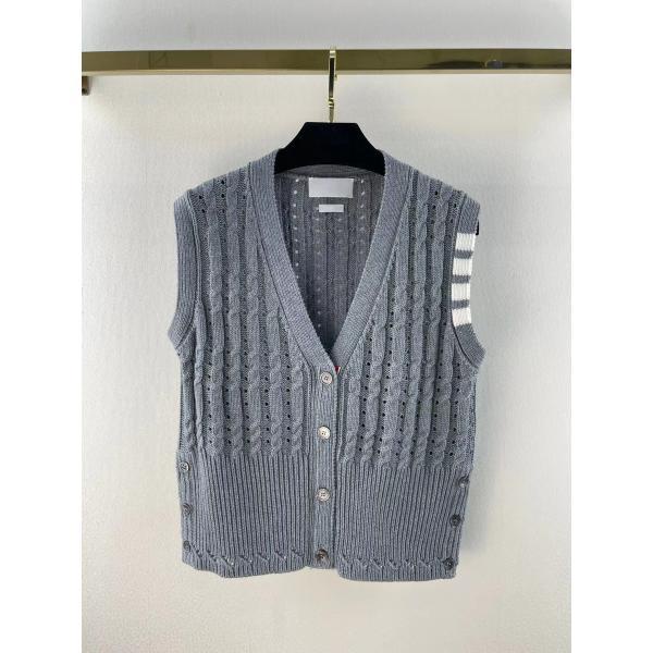 Thom Browne Thom2022 autumn and winter New Four-stripe crocheted knitted vest V-neck button sleeveless all-match vest cardigan
