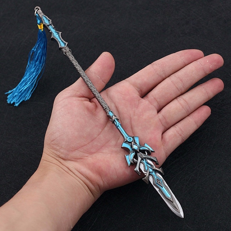 Mô hình Lam Ngân Bá Vương Thương trong Đấu La Đại Lục Dài 22cm Kim Loại Mô hình trưng bày trang trí