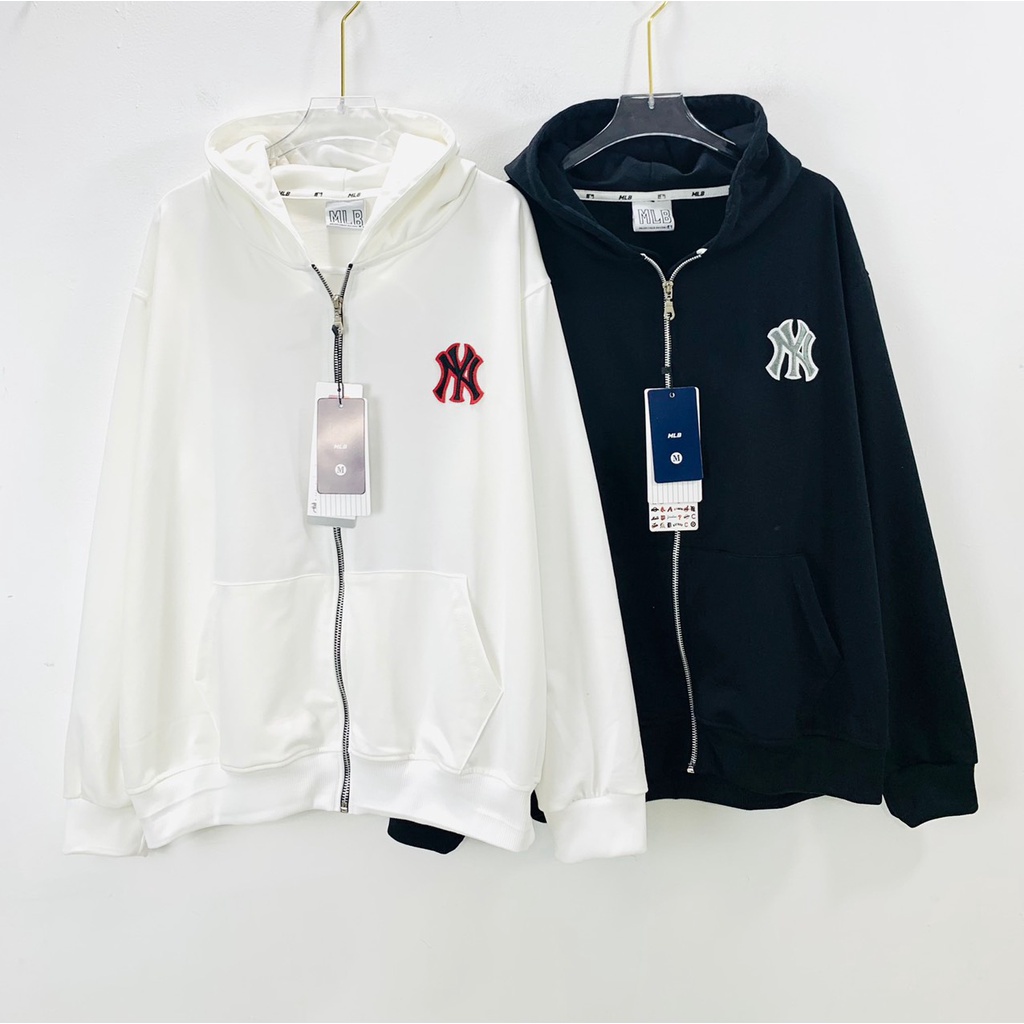 Áo Khoác Chất Nỉ Da Cá In Logo Monogram Màu Đen/Trắng Có Mũ Và Khóa Zip Hot Trend Dn.Storevnxk