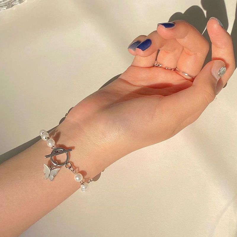 Vòng Tay Mặt Hình Bướm Đính Ngọc Trai Thời Trang Thanh Lịch Dành Cho Nữ