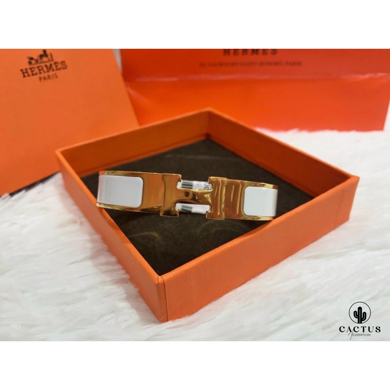 Vòng HM trắng viền vàng