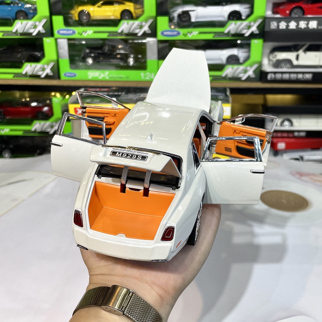 Mô hình xe bằng kim loại Rolls-Royce Phantom 8 tỉ lệ 1:20 hãng XLG 3 màu