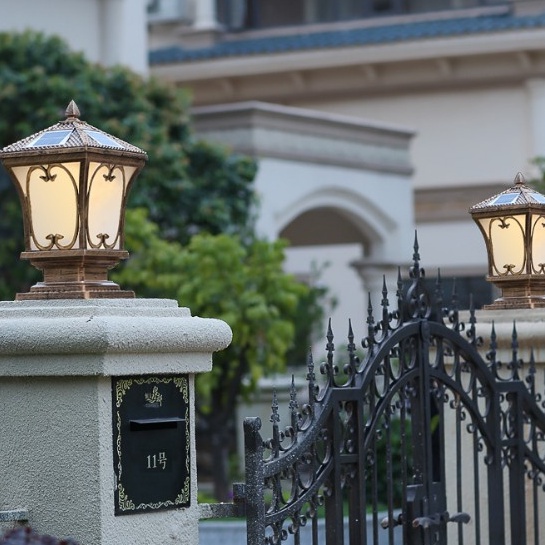Đèn LED Trụ Cổng Năng Lượng Mặt Trời 4 chế độ sáng - Hàng Chính Hãng - Bảo hành 1 năm