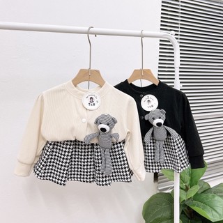 Set áo dài tay len nhung cài khuy giữa phối chân váy kẻ xinh xắn cho bé gái