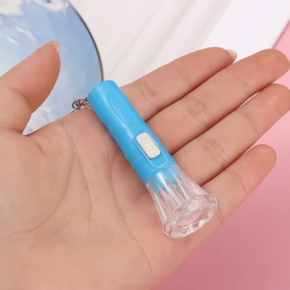 1 Móc Khóa Đèn Pin LED Mini Bỏ Túi Nhiều Màu Sắc Dùng Làm Quà Tặng Sinh Nhật Cho Bé