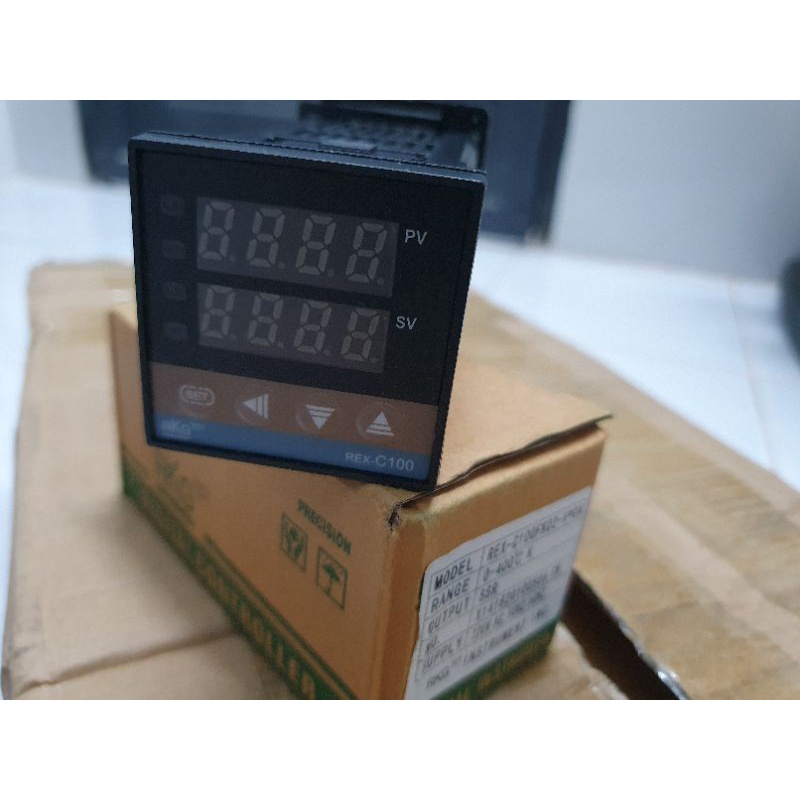 Bộ điều khiển nhiệt độ REX C100 ngõ ra Relay và SSR 0 - 400 độ C