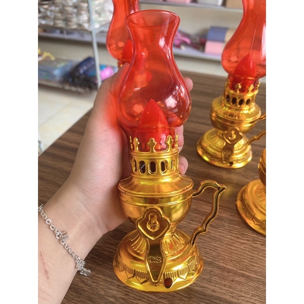 Đèn Ban Thờ Kiểu Cổ Kính Dùng Pin Tiện Lợi
